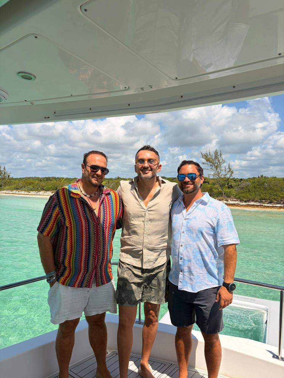 Equipo disfrutando la experiencia a bordo